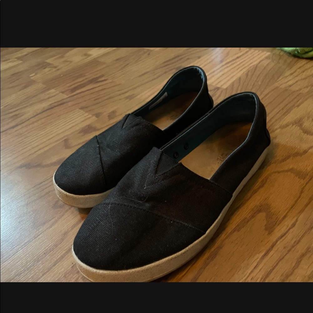 Woman’s size 9.5 black toms